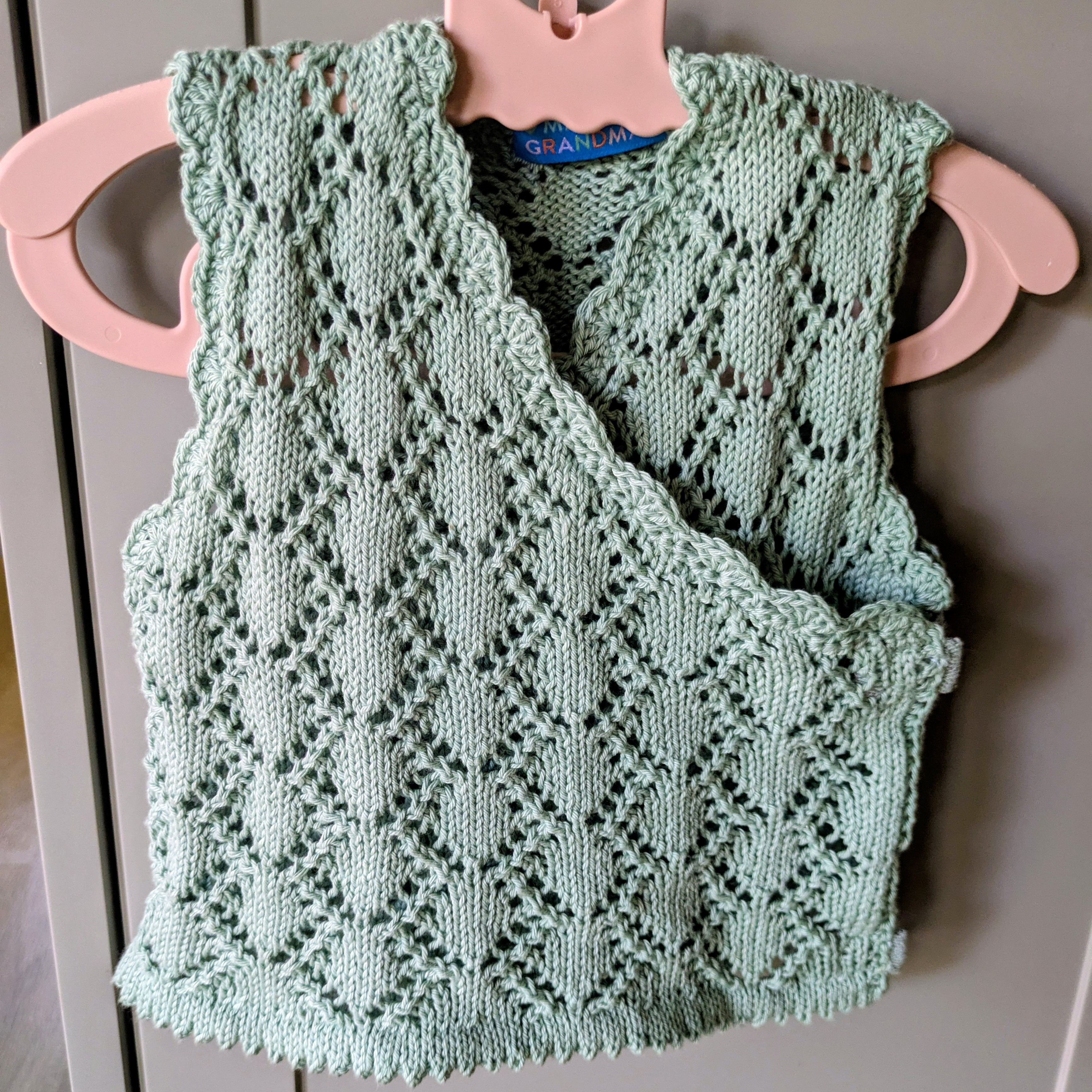 Lace sleeveless cross top